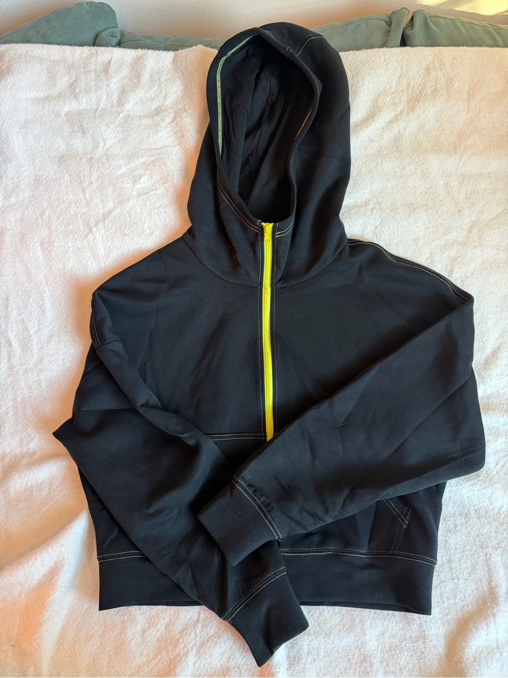 Fabletics Cropped Zip Hoodie Stacey Black Neon Yellow Athleisure Gym Sporty Sz L